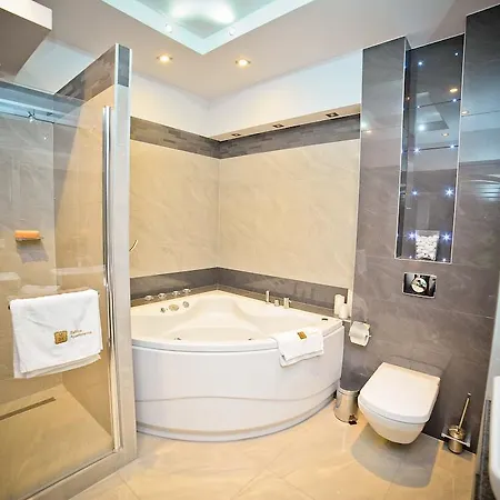 Luxury Voyager Sea Towers *